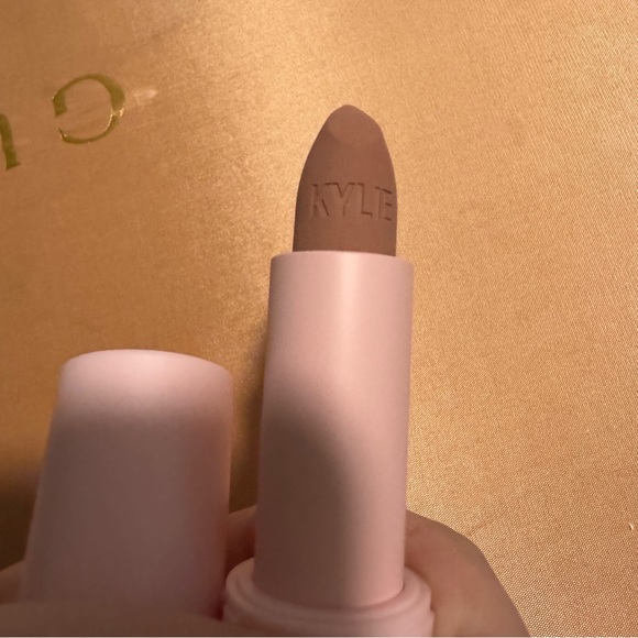 New Kylie Cosmetics Matte Lipstick in Kylie - Picture 1 of 2